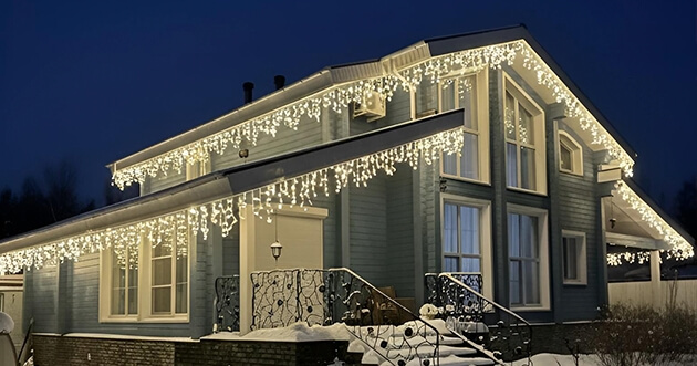 дом богато украшенный бахромой